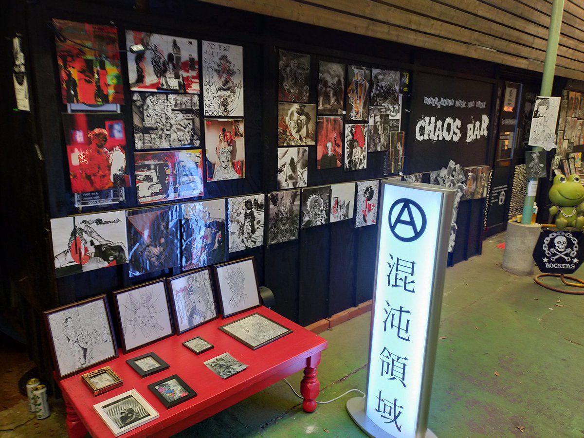 tatami0624's tweet photo. 初展示終了　来場してくれた方
ありがとうございました！
LIVEもみんな楽しまれて最高な
1日になりました。
また作品沢山作ってやりたいです。
1日で展示と撤収でヘトヘトですが
久しぶりに会えた人いたり
新しく知り合いになれたれ
良い日になりました。
#展示
#CHAOSBAR
#breakdowncommunication https://t.co/gWi4JgHTWO