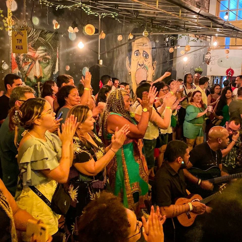 cafecomartepa's tweet photo. 🛑Domingo 18.06 Samba da Malandragem#3
Hoje é dia de samba no nosso quintal.
🍺Chegando até 17h, você ganha um chopp pilsen.
Nossa roda de samba será comandada pelo @vai_ter_diogo @julianasinimbu crisdafé. Eita que será linda essa roda.
#vemprosamba #quintal #cafecomarte https://t.co/GOsjvzCwio