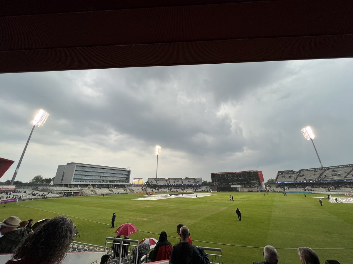 Sillitoe92's tweet photo. #MyBritishSummer 

🌧️🌧️🌧️

@lancscricket 😂 https://t.co/ugP09sXsKU