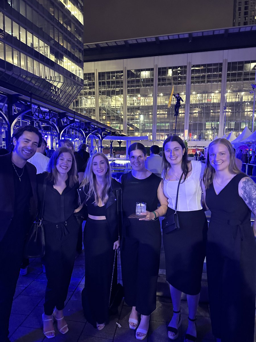 Slaying the red carpet!

Merci au Party Maxim F1 pour l’accueil incroyable.