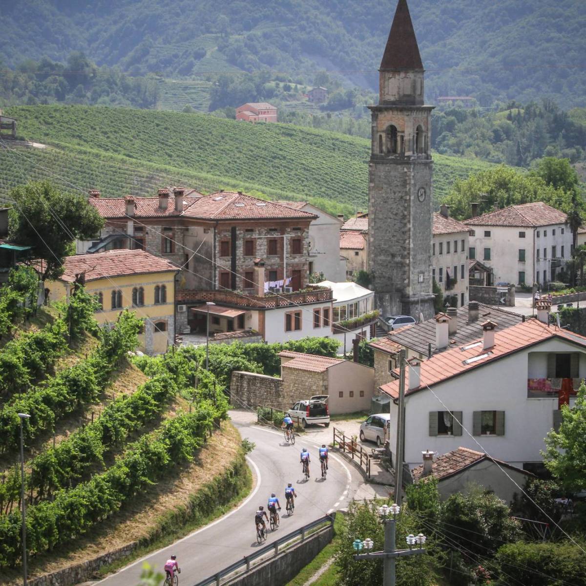 De eerste dag van de sponsortocht  voor kinderkankrvrij zit erop, een mooie rit door het wonderschone landschap  van de Dolomieten. Nog vier te gaan en dan de Stelvio <a href="/KiKa8118/">Stichting Kinderen Kankervrij</a> girodikika.nl/equipe-janssen…