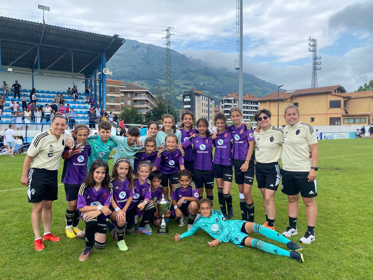 🥈💜 ¡Subcampeonas en Azpeitia!

Nuestras alevines cayeron por un apretado 2-1 ante Madrid FF en la final del genial torneo disputado en el municipio vasco.

🙌🏻👏🏻 Sois muy grandes, chicas

#pucela #RVFemenino