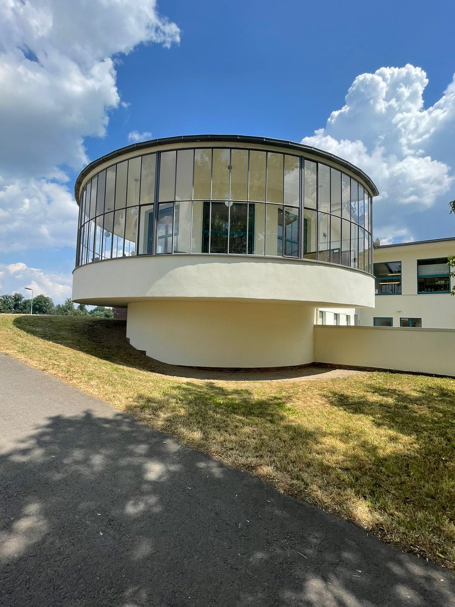 39116MD's tweet photo. Immer wieder eindrucksvoll: #Bauhaus #Dessau #SachsenAnhalt Dieses Mal mit Übernachtung im Bauhausgebäude https://t.co/ZTz8FekWsA