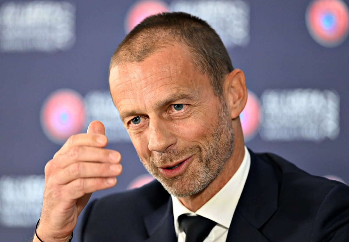 B24PT's tweet photo. Čeferin, presidente da UEFA, sobre as contratações do futebol saudita:

"É um erro parecido ao que aconteceu na China. Deviam investir em academias e treinadores, para desenvolverem os seus próprios jogadores. Comprar jogadores em fim de carreira não desenvolve o futebol." https://t.co/9VL38XL5kf