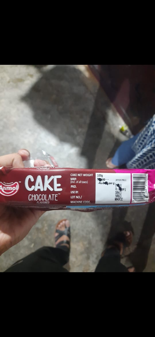 NikhilVarsur's tweet photo. It was in all the packets. All of them were blacked out and had prices higher than the MRP.
Location- maharaja hotel, Dooghera, Rajasthan 301020. @PiyushGoyal @jagograhakjago @PSKhachariyawas. Is this how mrp works in India, ministers?? https://t.co/1IEEH0hqyM