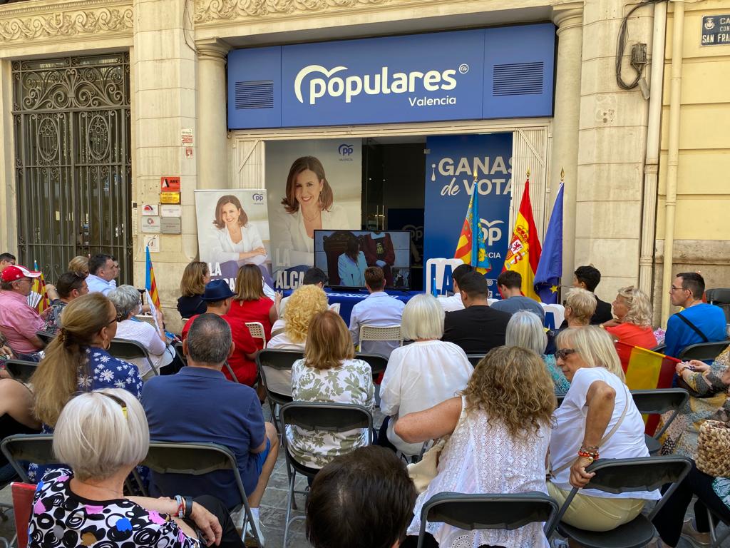 ppmaritimo's tweet photo. Ayer acompañamos a @mjosecatala en la toma de posesión como alcadesa de nuestra ciudad. Empieza el cambio que Valencia quiere...
Desde nuestro distrito te queremos felicitar por tu recién empezada legislatura. #GanasVLC https://t.co/N4LwGuVlG1