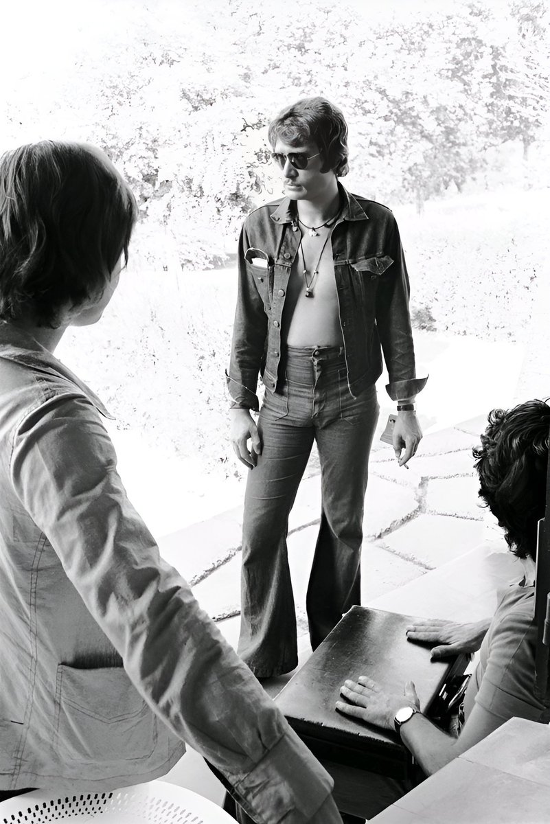 RaoulBiteenboi2's tweet photo. Johnny Hallyday à Montpellier lors de sa tournée d'été en France en août 1970. Photo Tony Frank #TeamHallyday #JohnnyDansNotreCoeurAJamais #JohnnyHistory #Johnny2023❤❤🎙🎙❤❤🎸🎸❤❤🎶🎶❤❤🎼🎼❤❤🎬🎬❤❤ https://t.co/1DCJM0av6n