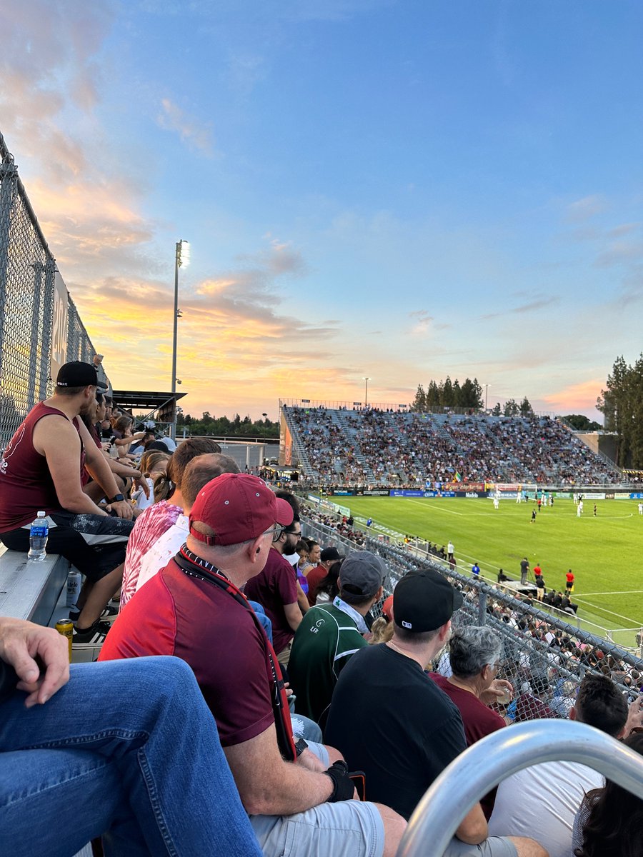 amelia_blunk_'s tweet photo. A prefect summer night for a @SacRepublicFC game! ⚽️ Always fun supporting this indomitable club!! https://t.co/GFDBZsmcjf