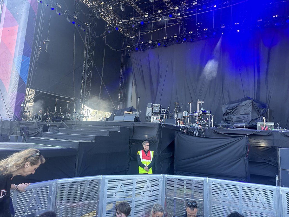 boumbibo's tweet photo. @isilowitch  #dublin #DepecheMode https://t.co/l0bfTd3pcJ