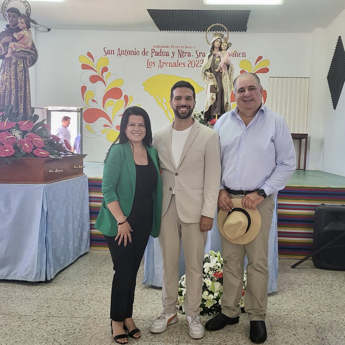 JuanMartel_'s tweet photo. "¡Día inolvidable en Los Arenales! 🎉 Disfrutamos del día principal de las fiestas de San Antonio en este querido barrio. Telde y Valsequillo unidos en torno a la celebración. 🙌 #FiestasPatronales #LosArenales #conlosvecinos https://t.co/8PKw1M9cRw