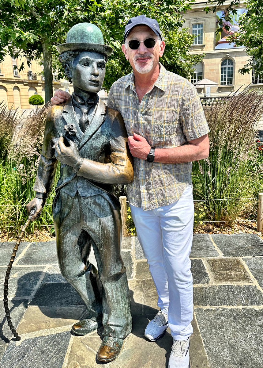 JBMatthews's tweet photo. Pilgrimage to Vevey to visit Charlie Chaplin’s home and then to Montreux to find Freddie. #Chaplin #Charlot #Queen #MountainStudio #SmokeOnTheWater https://t.co/3HpISwRts4