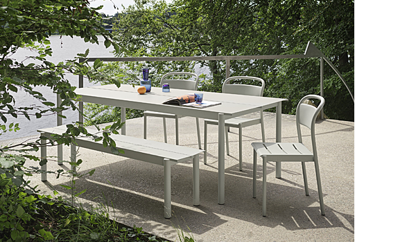 ScandObjects's tweet image. Summertime and the livin’ is easy… Linear Steel, virtually maintenance-free outdoor furniture, by Thomas Bentzen for #Muuto Link: tinyurl.com/linear-steel-m…
