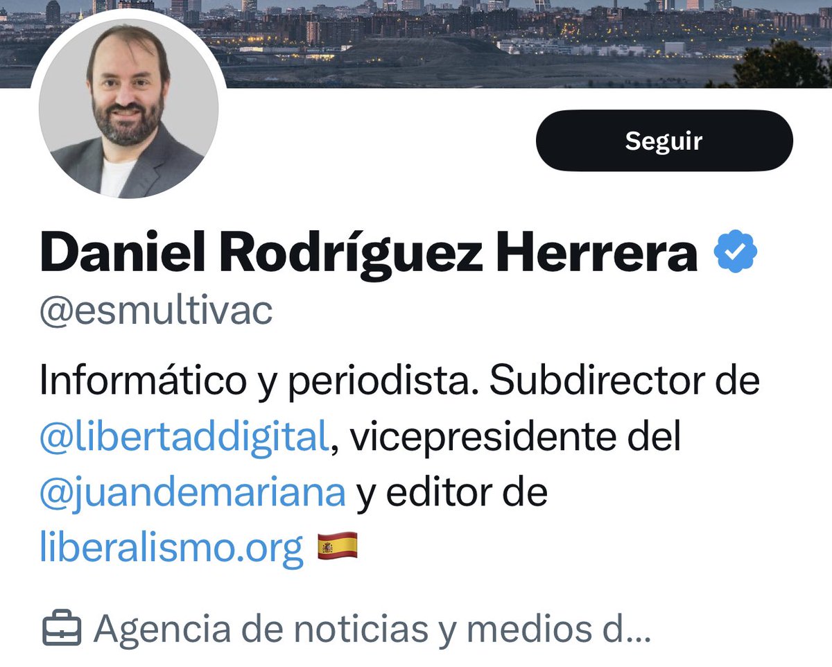 campsoscar's tweet photo. 1- El puerto lo define la Administracion que le corresponde nunca el capitán, no lo digo yo, lo dicen los
Convenios Internacionales.
2-A pesar del punto 1, Túnez no está considerado un puerto seguro.
3-Los que colaboran con las mafias son las Administraciones  que pagan millones a estos países de salida para que “regulen el Flujo” luego vienen “las negociaciones” de esos convenios y demás.
3-Un factor importante para lanzarse al mar sería la guerra, o (la amenaza de) conflicto y la persecución del gobierno. Los que huyen de conflictos armados, violaciones de derechos humanos o persecución tienen más probabilidades de ser refugiados humanitarios, otros motivos son el terrorismo, la persecución étnica, religiosa, racial, política y cultural, de género, abusos, violaciones, hambre, emergencia climática o desastres naturales y creo que se espera que se acentúen los eventos climáticos extremos. Si hubieran vías legales y seguras no se lanzarían al mar. Mientras tanto no les vamos a dejar morir ahogados.
Los hay que se dedican a informar…