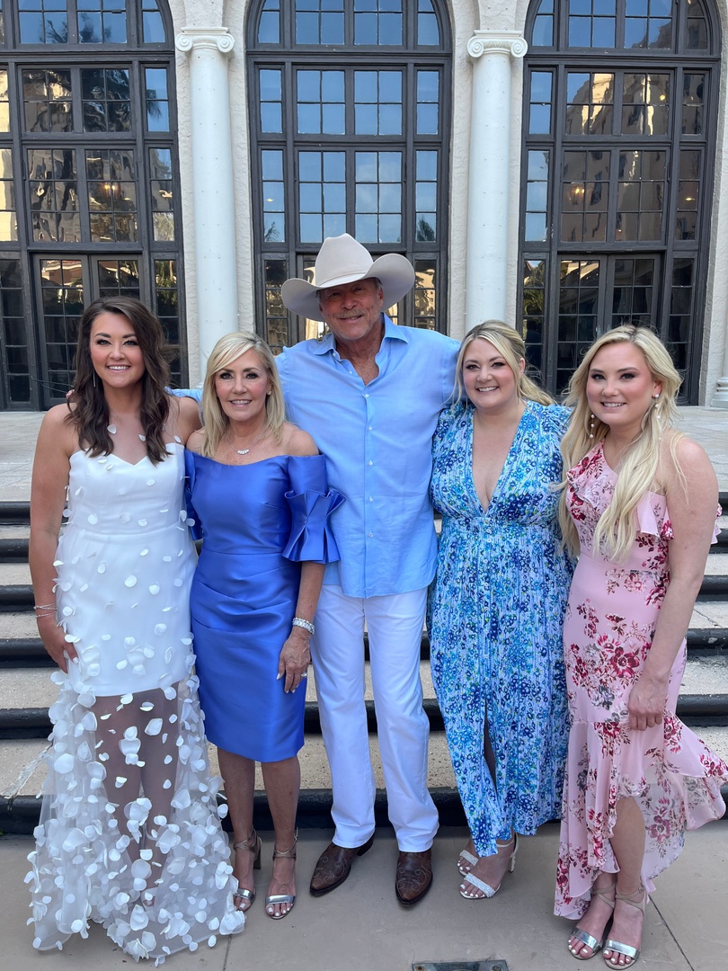 OfficialJackson's tweet photo. Happy Father's Day to all of the wonderful dads out there! https://t.co/fuWa2zgVuT