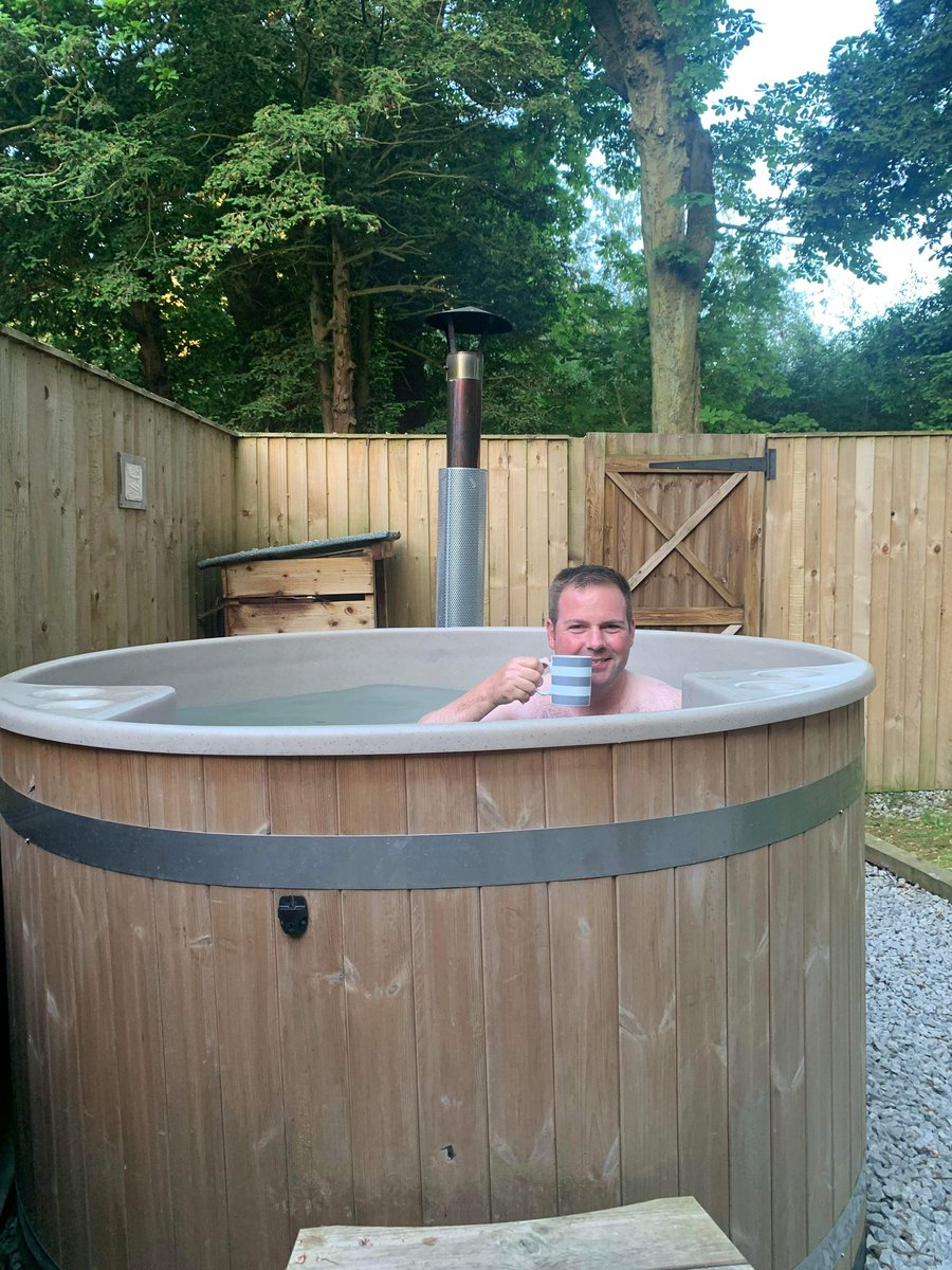 Some days you’ve just gotta chill in the wood fired hot tub with a brew in hand. 

#holiday #northyorkshire #hottub #tea #brewtime #andrelax