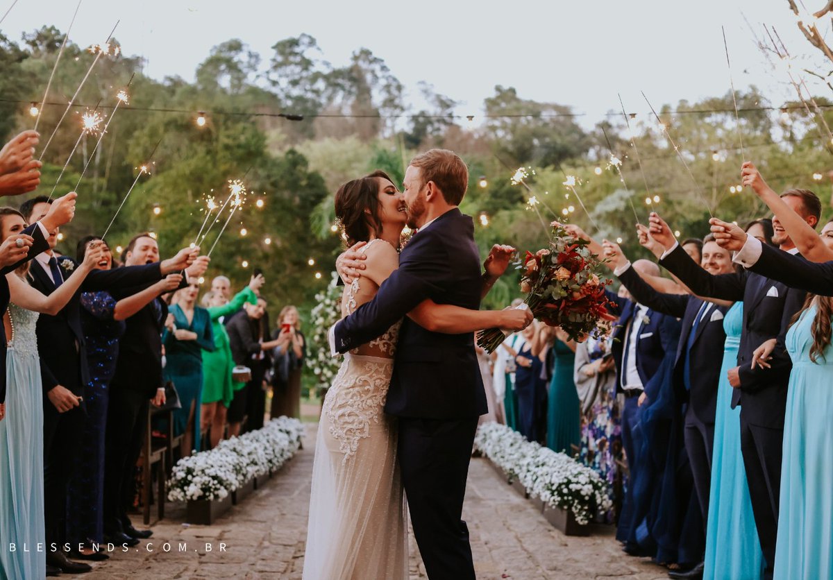 blessends_'s tweet image. O momento tão esperado chegou, e juntos eles partem para uma nova jornada de amor e cumplicidade. Que essa imagem seja o registro do início de uma vida a dois repleta de momentos inesquecíveis e emocionantes!
#casamentos2023 #noiva #noivo #noivado