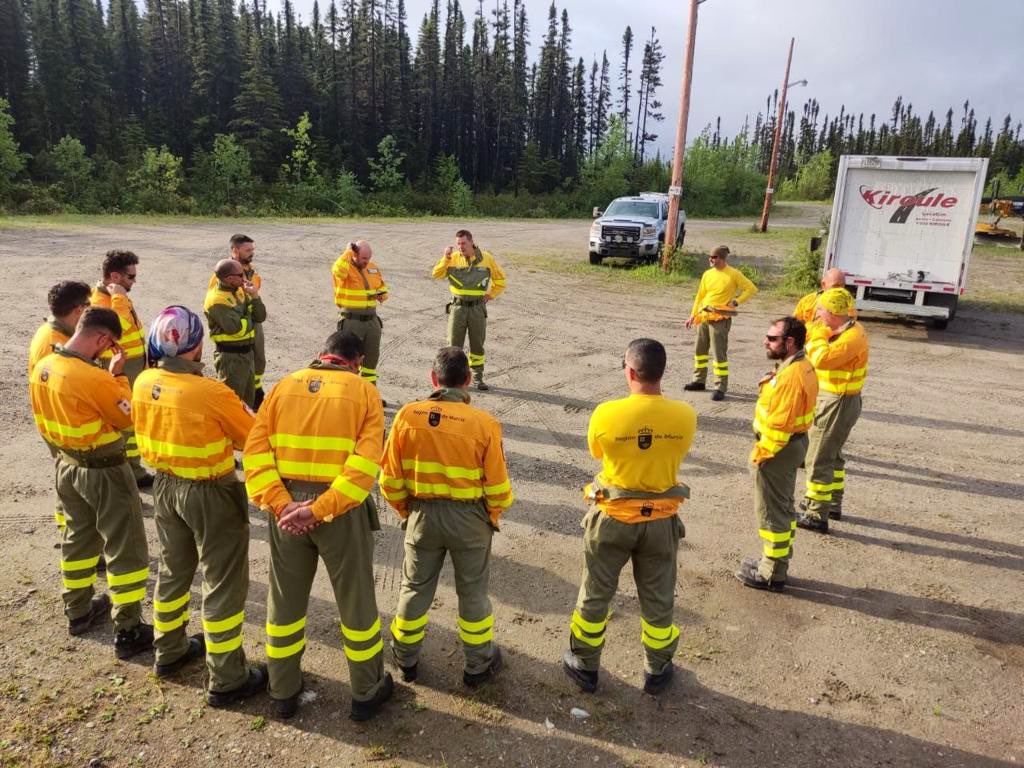 defensaforeMUR's tweet photo. 📢Nuestros compañeros trabajan desde Camp Claverie, Quebec #Canadawildfires 

🔥Hacen frente al Incendio de #Roberval:
-Más de 36,500ha
-Gran acumulación de combustible
-Fuego de subsuelo 

✅Orgullosos de poder colaborar #EUCivilProtection 

@defensaforeMUR @aamm_murcia https://t.co/uhBQvgIHLg