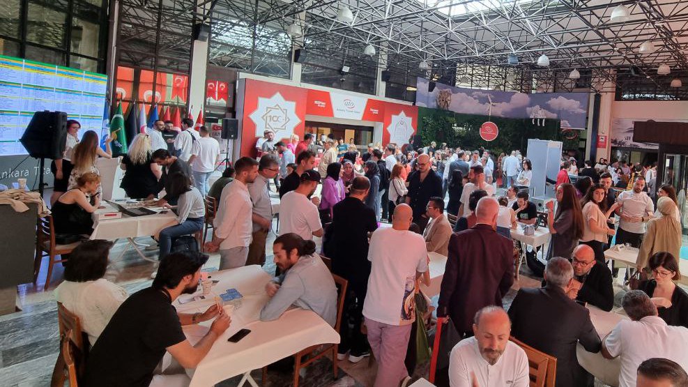 Ankara Ticaret Odası'nın (ATO) düzenlediği “Görsel İletişim Tasarımı Portfolyo Günü”nde birbirinden yetenekli 300’e yakın öğrenci ve 100’e yakın profesyonel bir araya geldi.

Animasyon sektörüne adım atmaya çalışan gençlerin performansı, çabası ve heyecanı bize de enerji verdi.✨