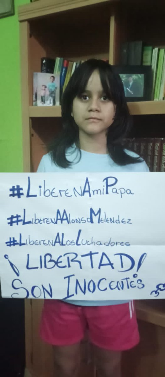 ES INOCENTE | Alonso Meléndez, militante revolucionario y luchador social en #Falcón, tiene casi un año preso sin pruebas por órdenes de un juez corrupto. El juicio es amañado. Su hija exige su libertad hoy #DiaDelPadre. #LibertadParaAlonsoMelendez 
#LiberenALosLuchadores