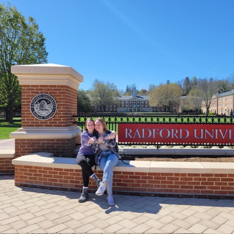 ReadyforRadford's tweet photo. Our next #RadGrad is Emily Wheeler '23! Emily was an English major with an Education concentration. Her favorite part of her Radford experience was the community she was a part of and the connections she made. "I truly feel happy to call Radford my home for the past 4 years." https://t.co/7UsS5Idskx