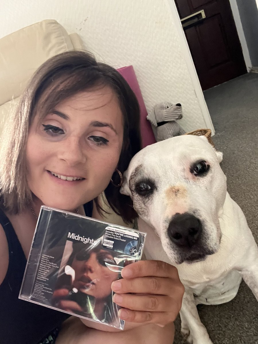Wantomeetaylor's tweet photo. IT ARRIVED !!! Me and Grace are so happy !! @taylornation13 #MidnightsTaylorSwift https://t.co/RDEWRL6DAA