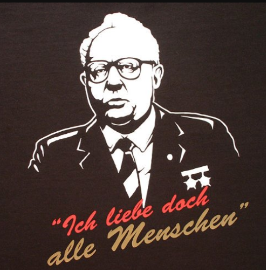 sinnsturm's tweet photo. Ausgerechnet die #Linke Petra #Pau wettert gegen #Uniform beim #Parteitag ! #DDR #Pechstein #Polizistin #cduBA23 @CDU https://t.co/OVg9HFT610