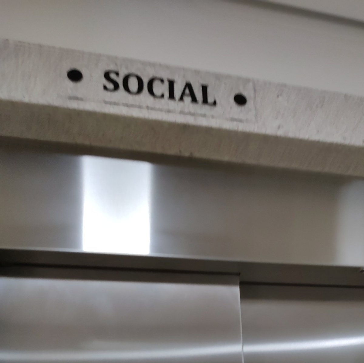 luizmarceloac's tweet photo. Queria um elevador Anti-Social, que só cabe uma pessoa lá dentro https://t.co/z5j9P5CnjH