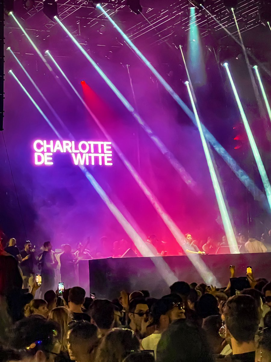 Spettacolo!! 

#charlottedewitte 
#jesolo 
#socialmusiccity 

<a href="/CharlottedWitte/">Charlotte de Witte</a>