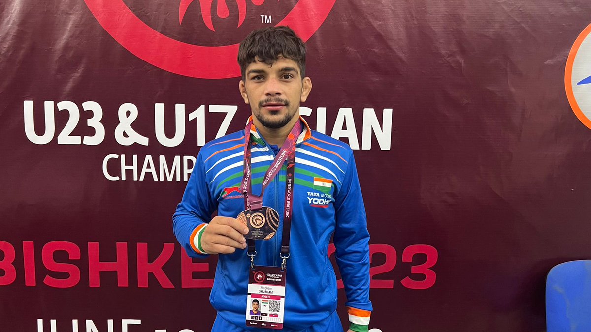 The last day of U23 Asian Wrestling Championships🤼‍♀ 2023 ends with 2⃣🥇& 1⃣🥉🥳

Mohit Kumar wins 🥇in Men's FS 61kg.

#TOPSchemeAthlete Sagar Jaglan wins 🥇in Men's FS 79kg

Parveen Kumar wins 🥉 in Men's FS 92kg