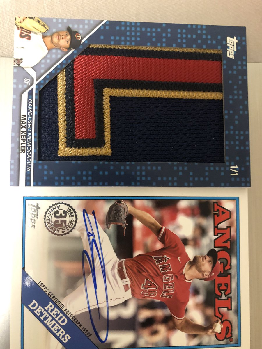 PRvAH4i1I2EY2BW's tweet image. 夜中にすいません
有識者の方に質問です。
今日topps 2023 series 2を1ボックス開けたら、レリックとオートが出ました。こんなことあるんですか？
しかもレリックは1of1でオートはANGELS で大谷かトラウトか？とかなって泡吹きかけました。
#topps2023 
#series2
#1of1
#topps