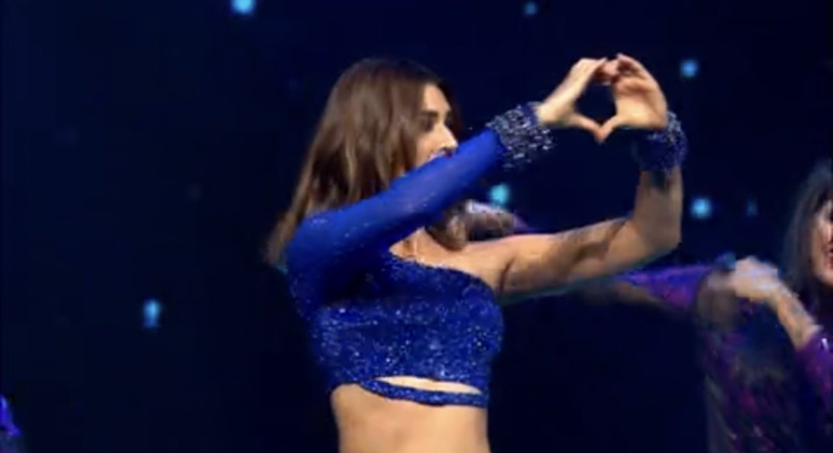 Kriti performing in Apna Bana Le has to be the most beautiful thing ever 🥺♥️

#KritiSanon