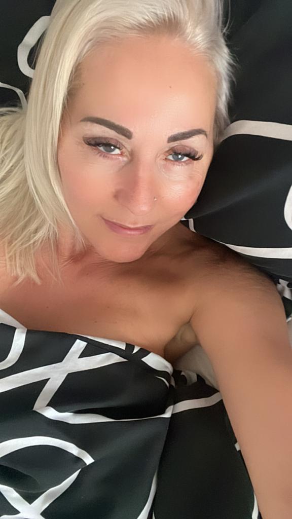 JanB on Twitter: "Some pictures from this morning's live stream show on