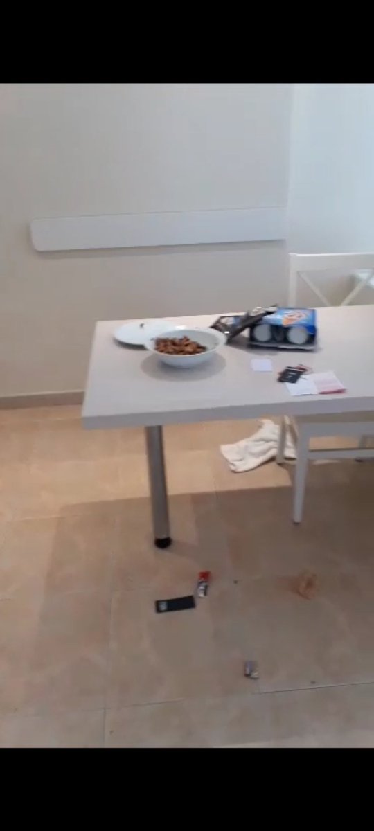 lilytarraga's tweet photo. Uns dels pitjors sectors si estàs en una illa com la nostra..
Ser una #queli 
Les fotos estan tretes d'un vídeo, per això la mala qualitat. Però jo em pregunto, pk elles han d'aguantar i patir tot això perquè pocs gaudeixin del guanyat.

Sento pena i molta vergonya. 

#fastic https://t.co/AgxFFlObNP