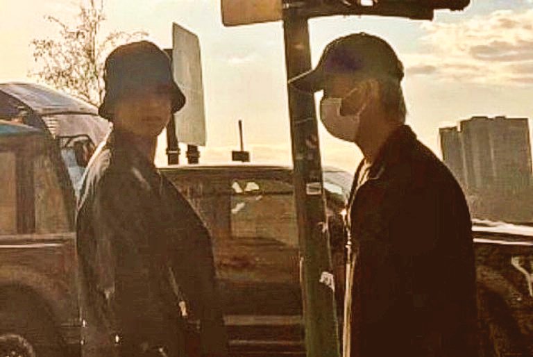 leehcmk's tweet photo. being in the                     looking at his                                golden hour                    golden hour 🌅 https://t.co/rqbp0A1AlQ
