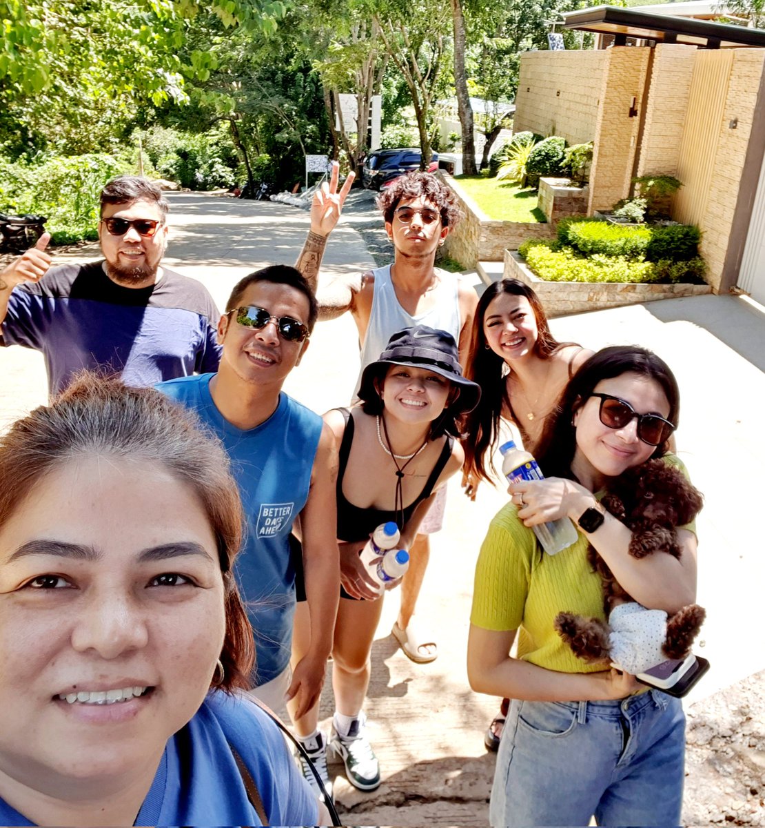 ManabatQuelly's tweet photo. Fam❤️ https://t.co/2iY08cWdB1
