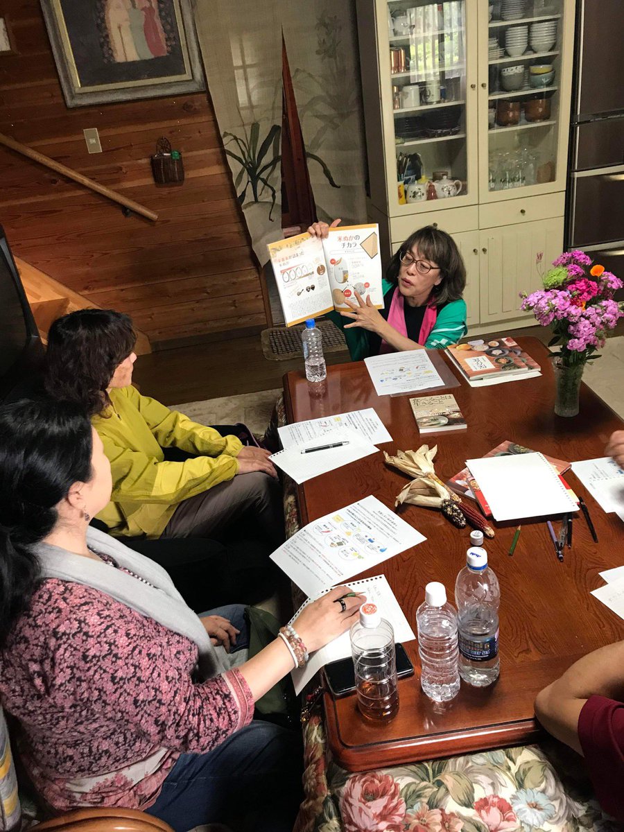 goodmaple's tweet image. 八ヶ岳で、#ぬか床作り 講座を
乳酸菌が喜ぶ、ぬか床に最適なこの時期に開催

2019年に「#食べる米ぬか健康法」を出版してから、米ぬかの健康効果、米ぬかを使ったレシピ、もちろんぬか床を紹介しています
米ぬかはSDGSの点からも活用してほしい！

八ヶ岳の米ぬかで、それぞれのぬか床を仕込みました