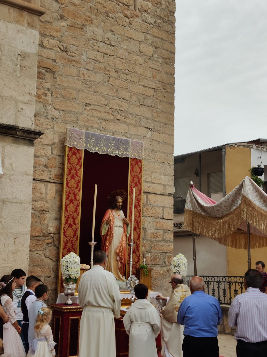 |CELEBRACIÓN DE LA OCTAVA DEL CORPUS| Altar dispuesto por la Muy Noble e Ilustre Cofradía de San Amador para la celebración del tradicional 'Corpus chico'. Lectura del Santo Evangelio según San Mateo (9,36–10,8): Id y proclamad que el reino de los cielos está cerca.