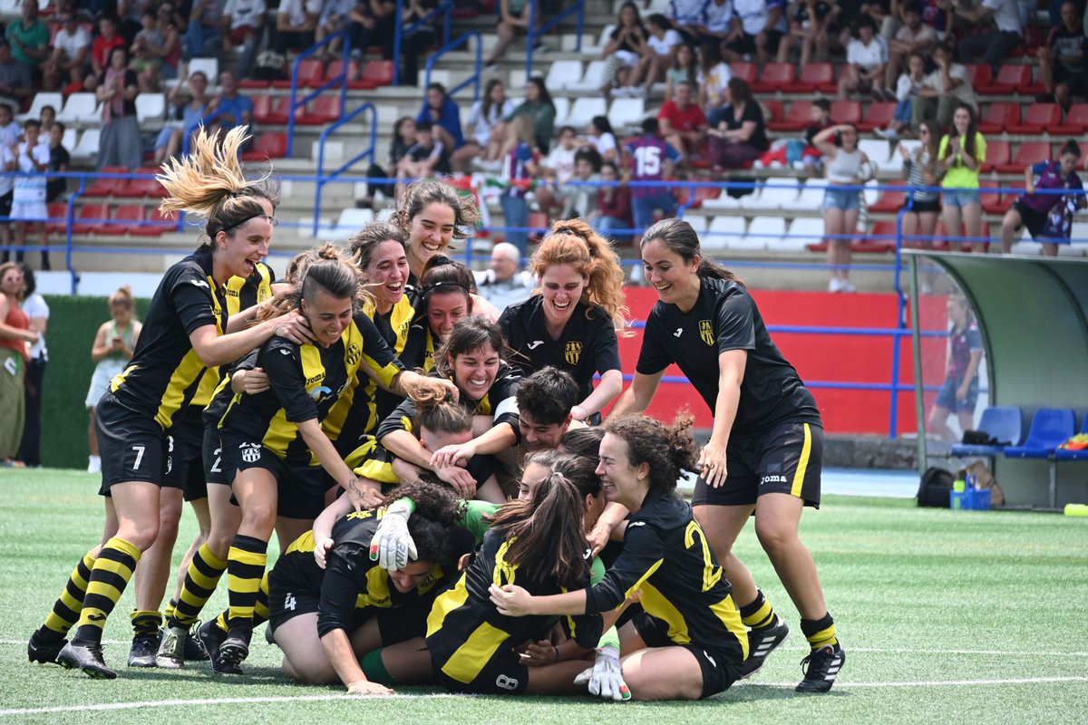 EFF_FVF's tweet photo. 🏆 ＴＸＡＰＥＬＤＵＮＡＫ 🏆

Ez dutela sinisten esaten dute... ZORIONAK neskak, izugarrizko kopa egin duzue! 🖤💛

🏆 Dicen que no se lo creen... ¡FELICIDADES chicas habéis hecho una copa espectacular! https://t.co/Aqh8NezJYf