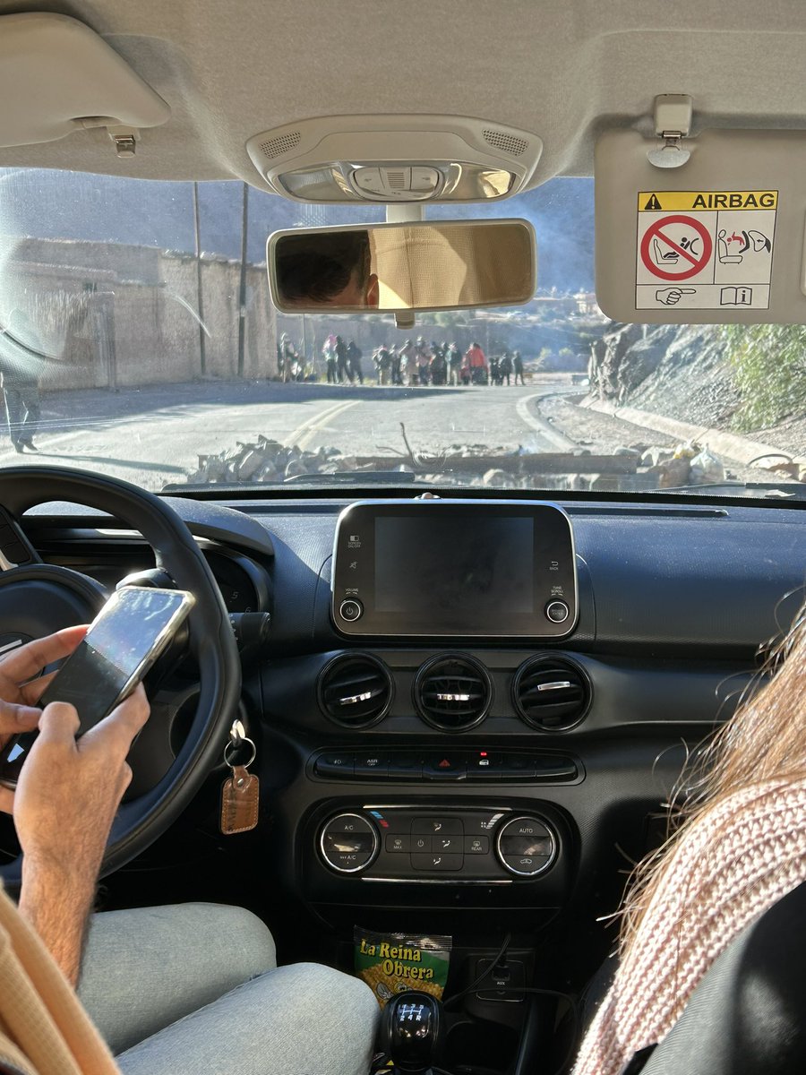 Paulinadean's tweet photo. Corte en #purmamarca  dejan pasar cada 1.30hs !
Ayer 12 hs varados en ruta, sin agua, sin comida y con frío! El gobierno de jujuy no piensa hacer nada ? Los turistas no tenemos la culpa!! 

#indignados 
#jujuy 
@VisitJujuy @diariojujuy @diarioTodoJujuy @GerardoMorales https://t.co/XLJ37sPi1z