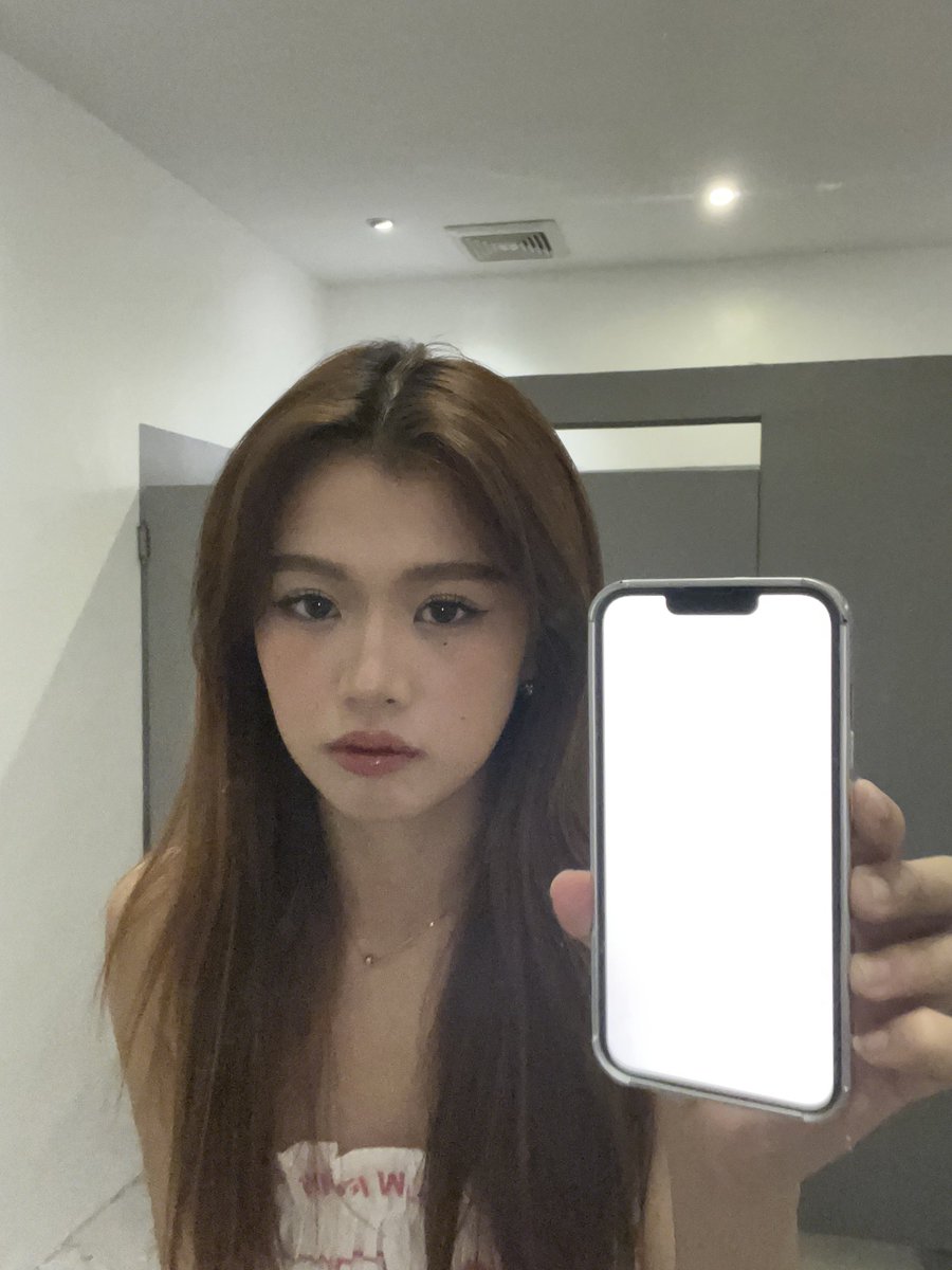 bini_maloi's tweet photo. ganito ba? #BINI https://t.co/Pa8depnIh5