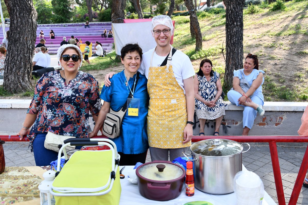 soci_manoteras's tweet photo. Dando paso a las #ComidasdelMundo https://t.co/fiB8NamHQJ
