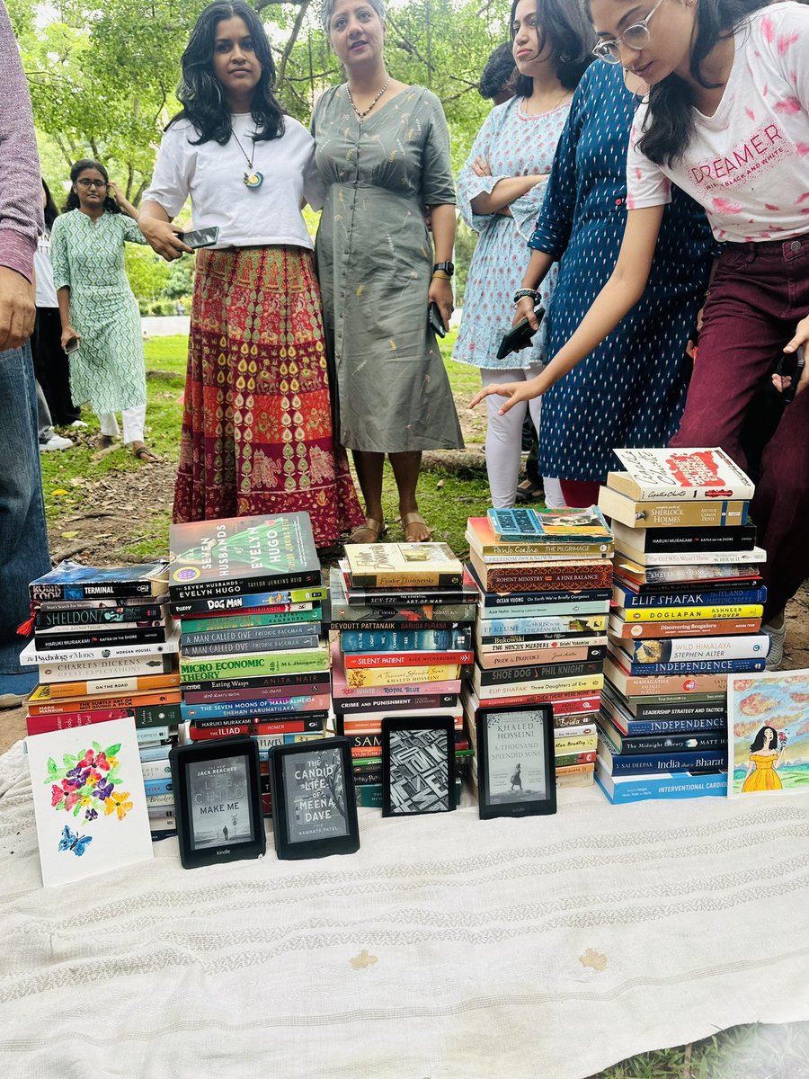 At the end of the session.. when everyone got their books together! 👌🤩
<a href="/lalbaghreads/">Lalbagh Reads</a>