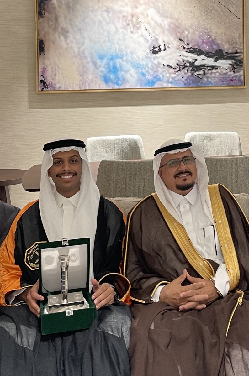 يتشابه الأقوام فيما بينهم 
وأبي فريد دونما أشباه✨

#يوم_الاب_العالمي