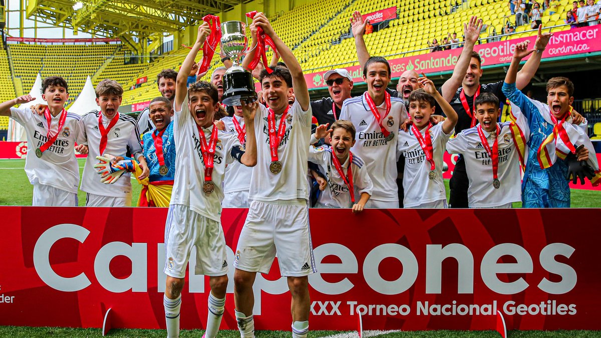 🙌 ¡CAMPEONES! 🙌 
👊 Alevín A
🏆 XXX Torneo Nacional Geotiles LaLiga Promises Santander
#LaFábrica