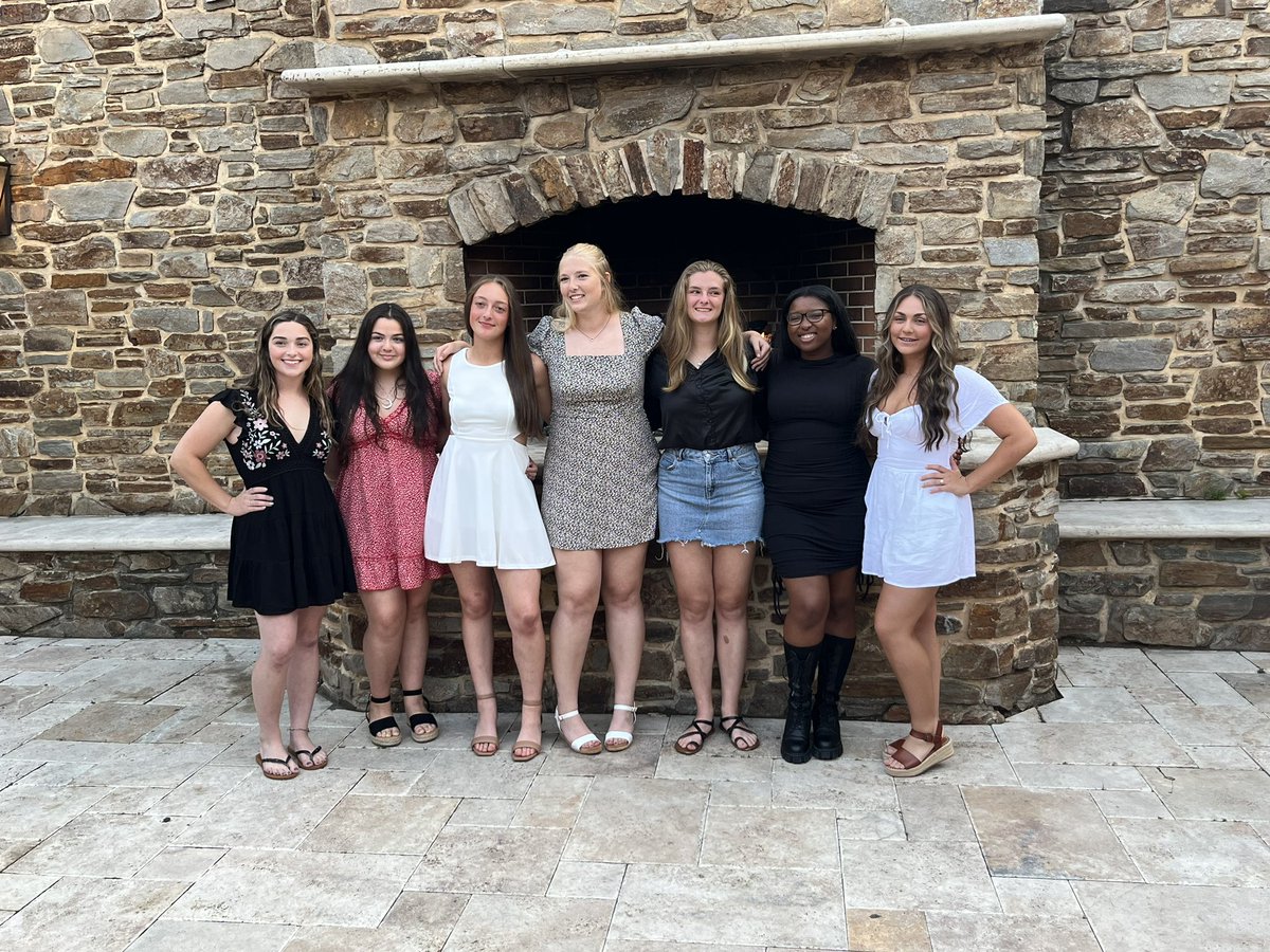 FTMHSsoftball's tweet photo. Tuesday we got to celebrate this wonderful group of girls at our banquet. Seniors, thank you for all of your hard work and commitment to our program! We are going to miss you, but remember once a flash, always a flash ⚡️ https://t.co/izNwrVY82Z