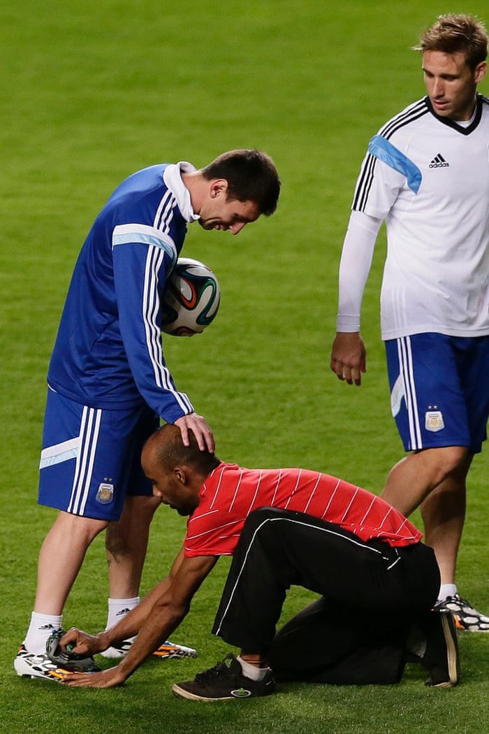 @the_marcoli_boy You’re right. Messi doesn’t have one picture like that. He’s got FOUR!