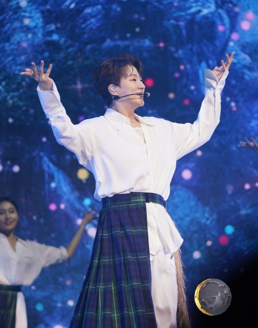 earthshine4's tweet photo. 230618 #포레스텔라 #조민규 #forestella 
짝없이 혼자 춤추는 숲속의 요정 컨셉임 https://t.co/hV3NL7KqNc