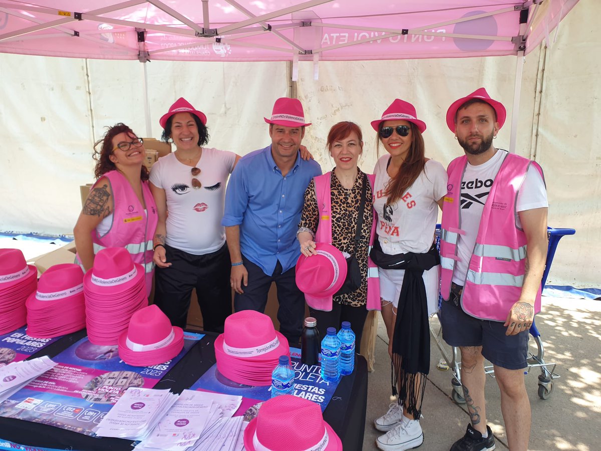 ivazquez06's tweet photo. Hemos puesto en marcha un año más el Punto Violeta para prevenir y concienciar sobre las agresiones sexuales.
Está situado en el Pabellón de Seguridad del Ferial en horario de día y de noche. 

Torrejón#No+ViolenciaDeGénero
#FiestasPopulares2023Torrejón https://t.co/Obz40lehML