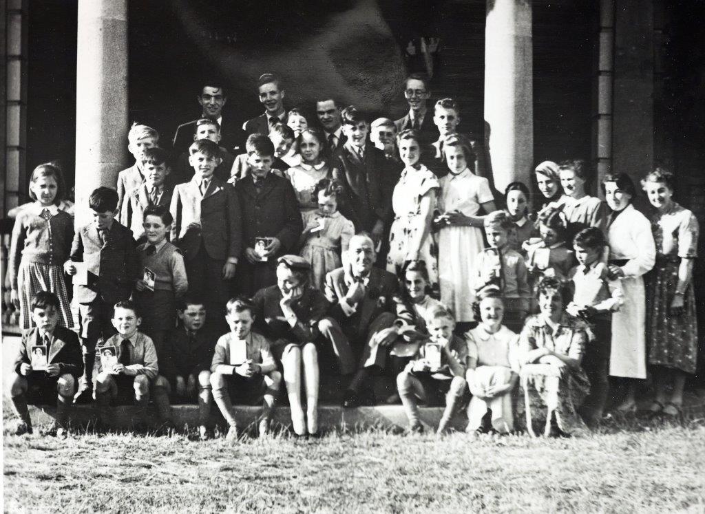 Today is #FathersDay in the UK. Whilst Noël did not have children of his own, he was a father to many as president of the Actor's Orphanage, a position he held for 22 years.