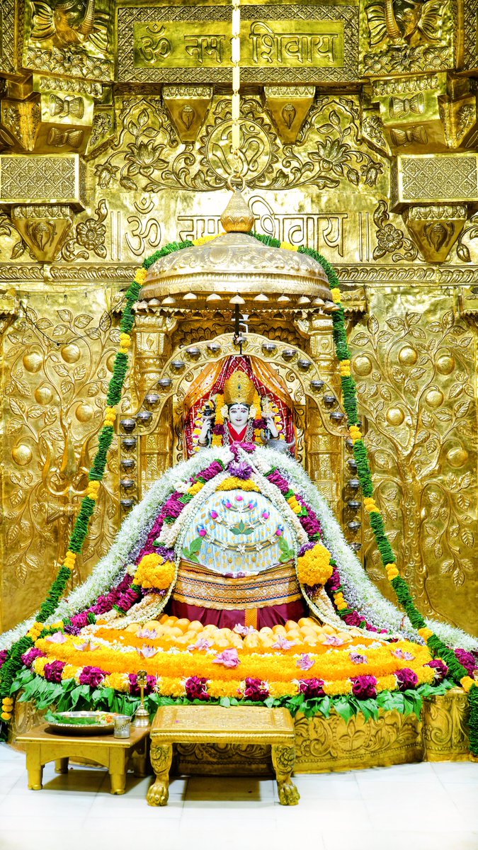 Somnath_Temple's tweet photo. श्री सोमनाथ महादेव मंदिर,
प्रथम ज्योतिर्लिंग - गुजरात (सौराष्ट्र)
दिनांकः 18 जून 2023, ज्येष्ठ कृष्ण अमावस्या - रविवार
सायं शृंगार
06233108
#somnathmahadev
#somnathtemple
#shree_somnath_trust
#Parvati_maa_vastra_prasad
#Somnath_Vastra_Prasad
#Pratham_Jyotirling
#mahadeva https://t.co/oBGKEt27a0